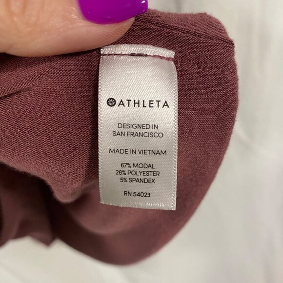 Athleta Threadlight Asym Relaxed Tee in Crushed Berry Size S - Picture 3 of 5